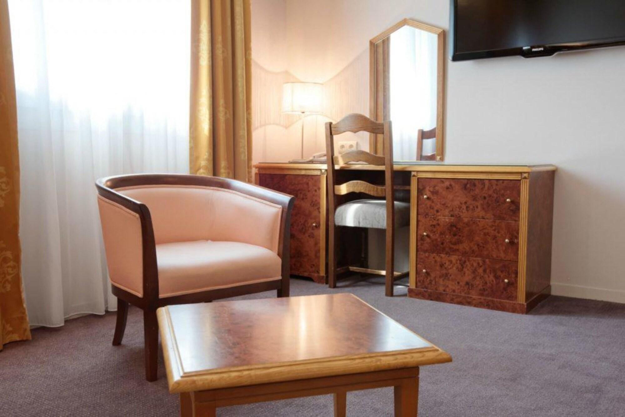 Le Manoir Otel Orchies Dış mekan fotoğraf